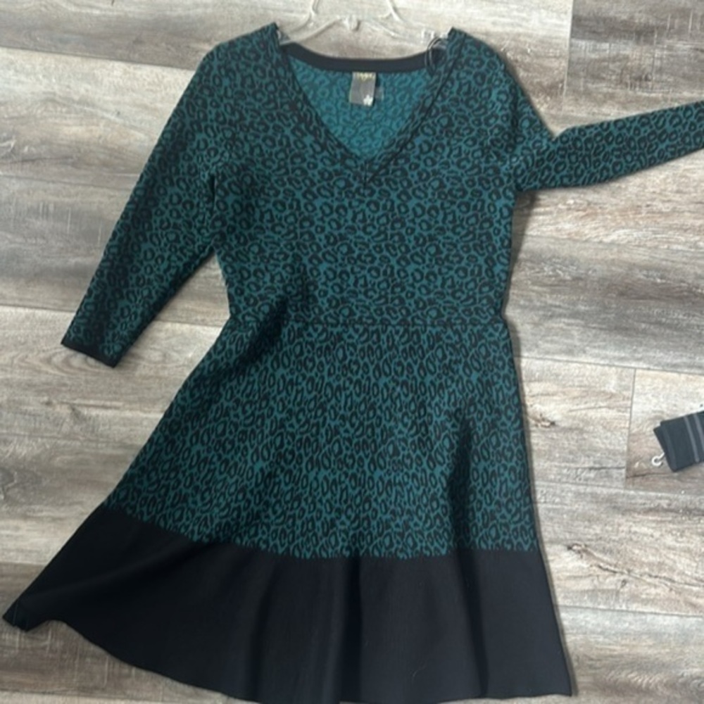 Taylor dress green black animal print 3/4 sleeve size Large fit and flare
